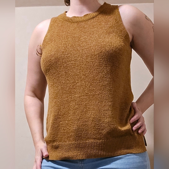 Old Navy. Tan/ Gold knit crew neck top. Size Medium. Loose and comfy. - Picture 8 of 8